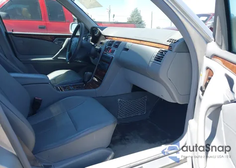 2000 Mercedes-Benz E 320 z USA, uszkodzony, nr VIN WDBJF65J6YB155478